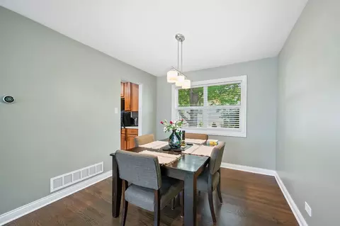 537 W Stearns Rd, Bartlett, IL 60103 photo 8