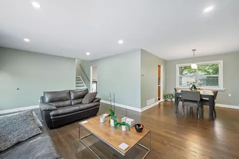537 W Stearns Rd, Bartlett, IL 60103 photo 9