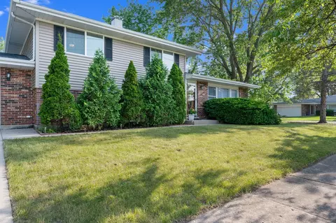 537 W Stearns Rd, Bartlett, IL 60103
