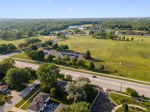 537 W Stearns Rd, Bartlett, IL 60103 photo 4