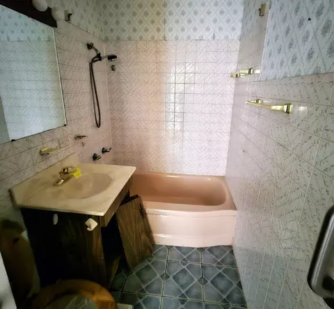 Bath - 5844 Huron St, Berkeley, IL 60163 photo 1 of 2