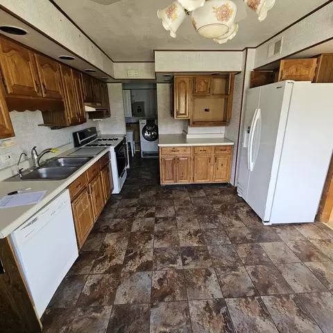 Kitchen - 5844 Huron St, Berkeley, IL 60163 photo 1 of 1
