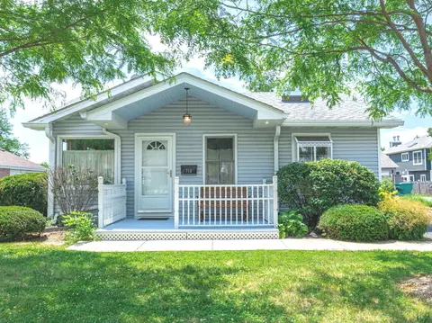 712 S Finley Rd, Lombard, IL 60148