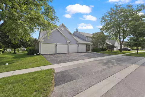 78 Holmes Way #W1, Schaumburg, IL 60193