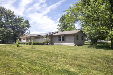 400 W Adams St, Danforth, IL 60930 photo 2