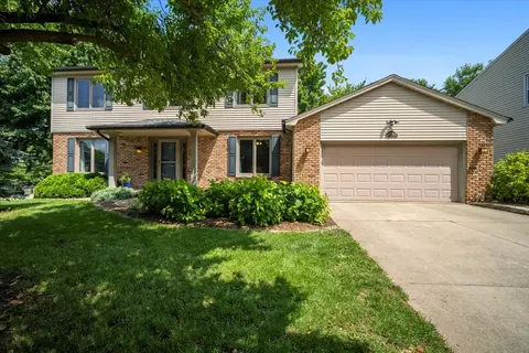 2 Kensington Cir, Bloomington, IL 61704