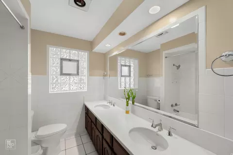 Bath - 641 E Belmont Ave, Addison, IL 60101 photo 3 of 3