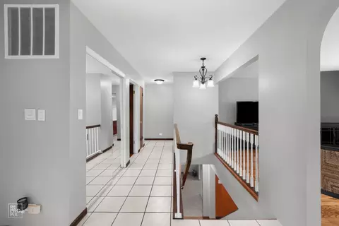 Entry Way - 641 E Belmont Ave, Addison, IL 60101 photo 2 of 2