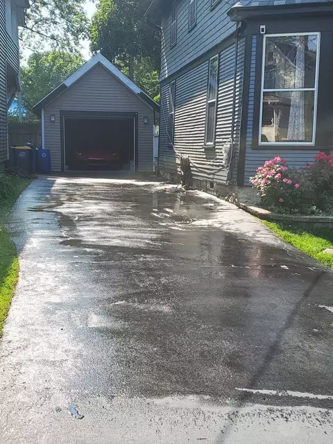 Exterior - 50 Leonard St, Elgin, IL 60123 photo 3 of 6