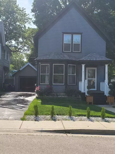 50 Leonard St, Elgin, IL 60123