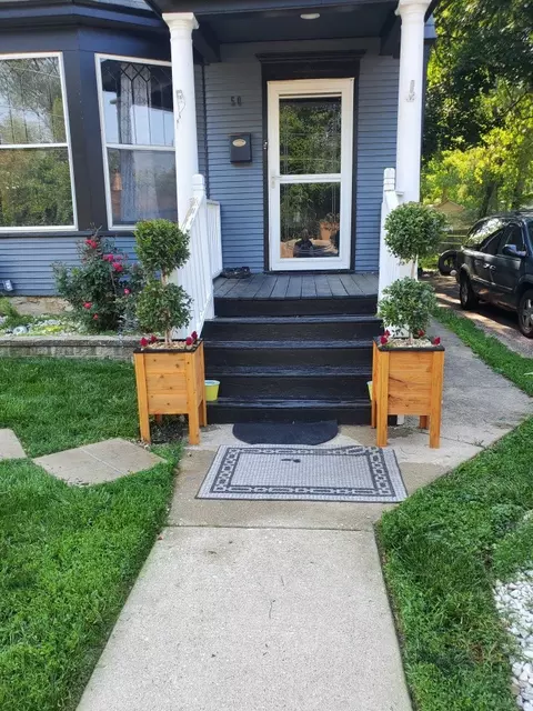 Exterior - 50 Leonard St, Elgin, IL 60123 photo 4 of 6