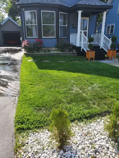 Exterior - 50 Leonard St, Elgin, IL 60123 photo 2 of 6