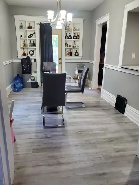 Dining - 50 Leonard St, Elgin, IL 60123 photo 1 of 1