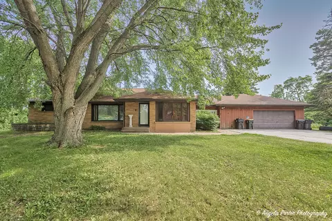 12977 W 9th St, Zion, IL 60099