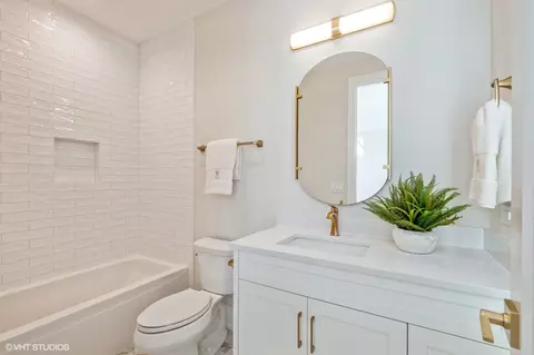 Bath - Undisclosed, Willowbrook, IL 60527 photo 1 of 5