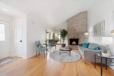 Living - 602 E Park Ave, Elmhurst, IL 60126 photo 2 of 4