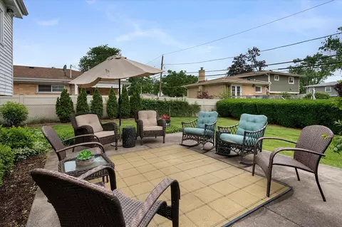 Exterior - 602 E Park Ave, Elmhurst, IL 60126 photo 3 of 10