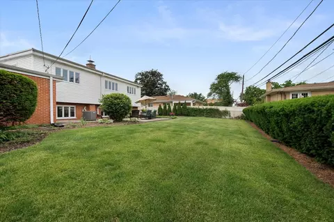Exterior - 602 E Park Ave, Elmhurst, IL 60126 photo 7 of 10