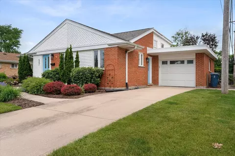 Exterior - 602 E Park Ave, Elmhurst, IL 60126 photo 9 of 10
