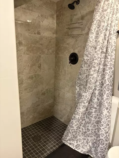 Bath - 2119 S 20th Ave, Broadview, IL 60155 photo 2 of 2