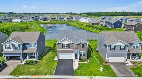 1360 Vineyard Ln, Pingree Grove, IL 60140