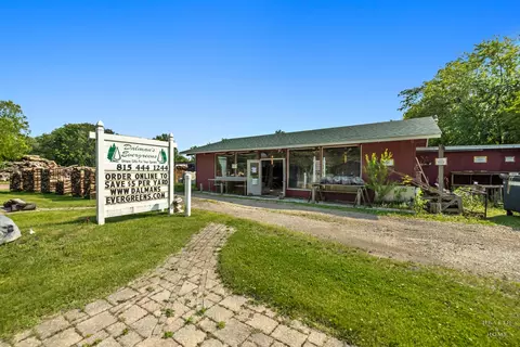 7417 Hillside Rd, Crystal Lake, IL 60012