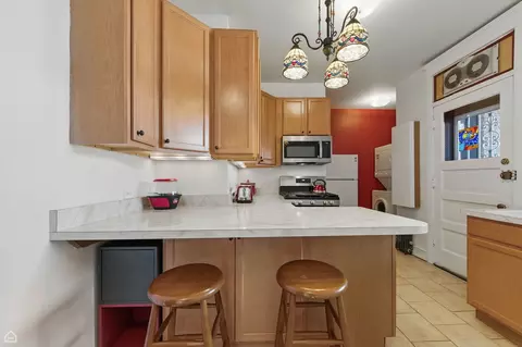 Kitchen - 1235 E 53rd St #3, Chicago, IL 60615 photo 2 of 3