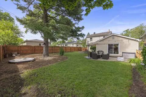Exterior - 1341 S Sumner St, Wheaton, IL 60189 photo 6 of 8