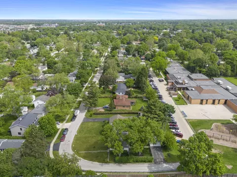 View/Area - 1341 S Sumner St, Wheaton, IL 60189 photo 3 of 4