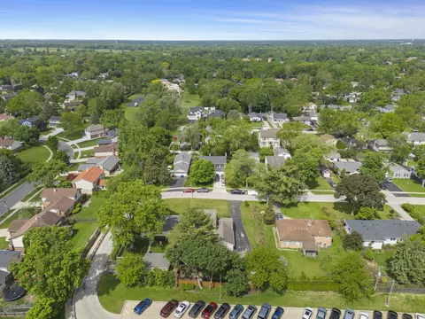 View/Area - 1341 S Sumner St, Wheaton, IL 60189 photo 4 of 4