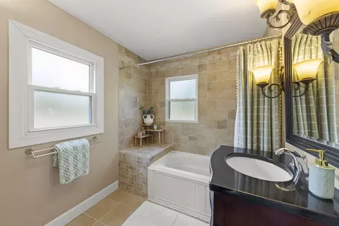Bath - 1341 S Sumner St, Wheaton, IL 60189 photo 2 of 3