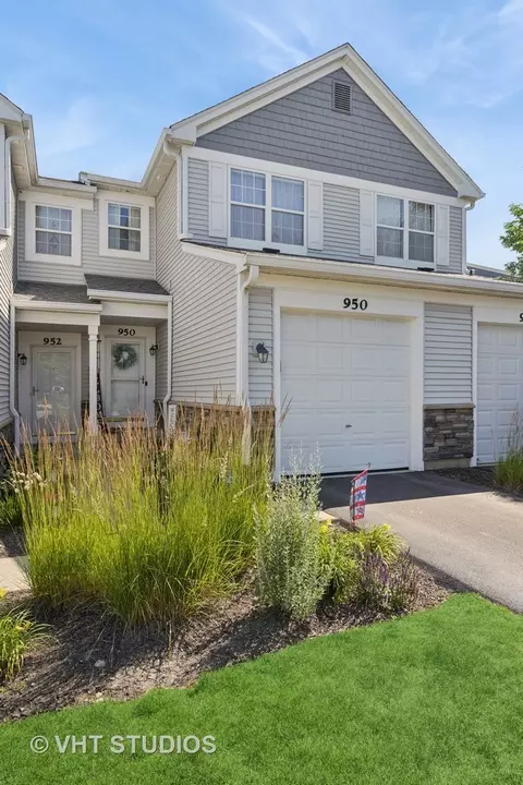950 Genesee Dr, Naperville, IL 60563