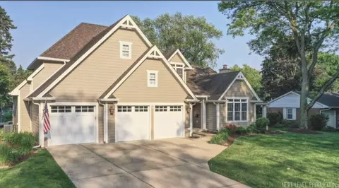 325 N Pine St, Geneva, IL 60134