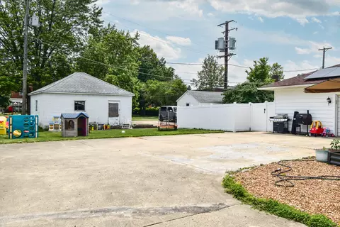 Exterior - 109 E Seminole St, Dwight, IL 60420 photo 5 of 12
