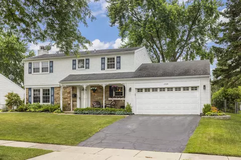 1335 Chalfont Dr, Schaumburg, IL 60194