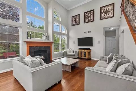 Living - 414 Morgan Ln, Fox River Grove, IL 60021 photo 1 of 3