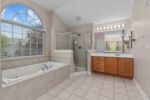 Bath - 414 Morgan Ln, Fox River Grove, IL 60021 photo 2 of 4