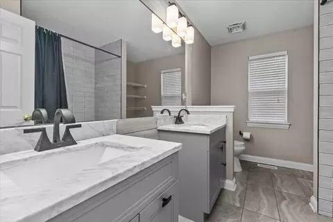 Bath - 414 Morgan Ln, Fox River Grove, IL 60021 photo 3 of 4