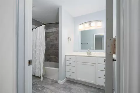 Bath - 1404 Godfrey Dr, Normal, IL 61761 photo 2 of 2