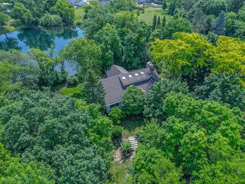 14216 Oakview Ct, Woodstock, IL 60098