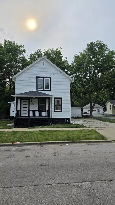 208 N Chestnut St, Aurora, IL 60506