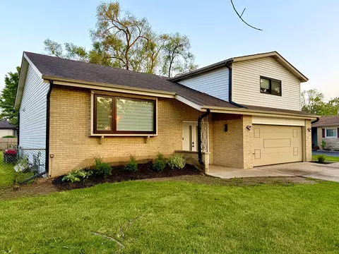 1821 E Basswood Ln, Mount Prospect, IL 60056