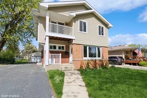 524 Willow St, Itasca, IL 60143