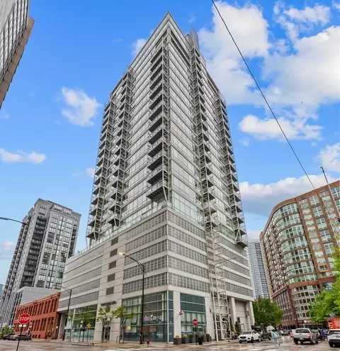 653 N Kingsbury St #706, Chicago, IL 60654