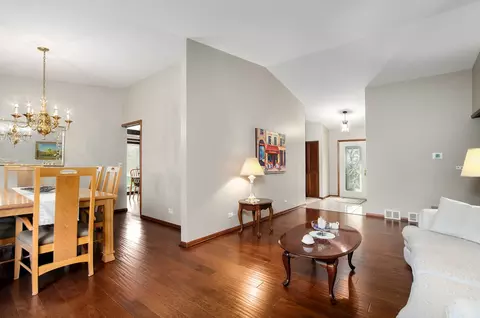 440 E Walnut St, Roselle, IL 60172 photo 4