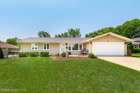 106 Grand Central Ln, Schaumburg, IL 60193