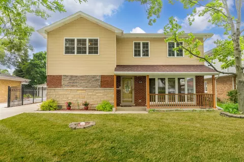 7446 Lake St, Morton Grove, IL 60053
