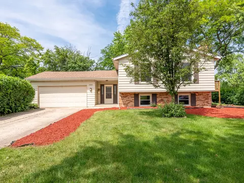2134 S Hull Dr, Wheaton, IL 60189 photo 2