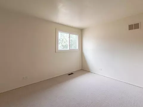 2134 S Hull Dr, Wheaton, IL 60189 photo 9