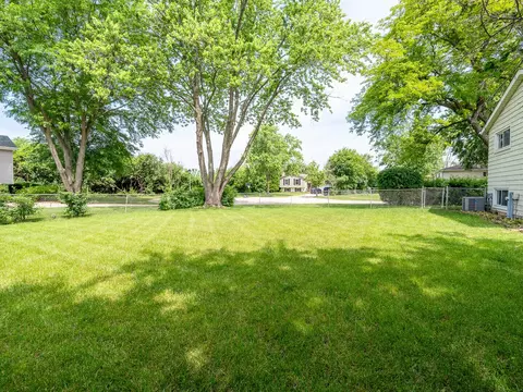 2134 S Hull Dr, Wheaton, IL 60189 photo 17